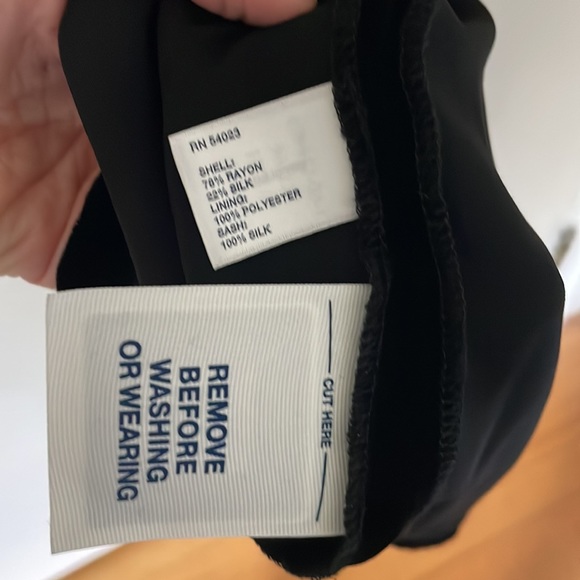 Gap black Velvet sleeveless dress perfect for parties and holidays - Picture 5 of 5